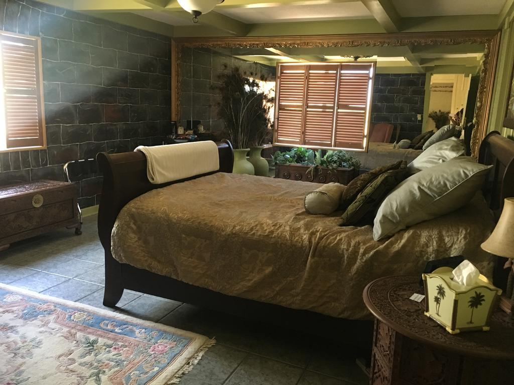 Shady Lady Bed And Breakfast Scottys Junction Exterior photo